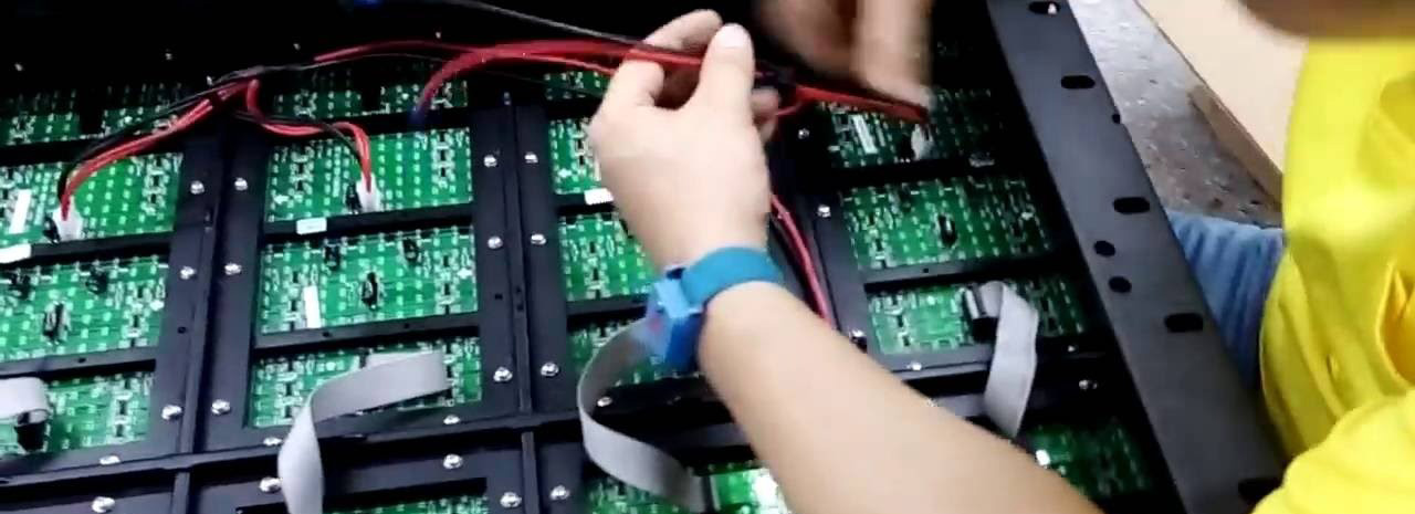 inspect LED screen cable